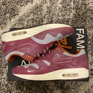 Nike air max 1 PATTA maroon color way.
